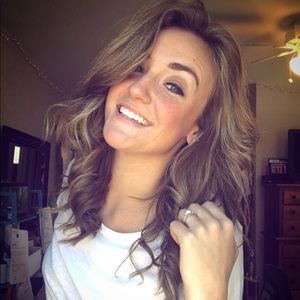 Meet your Posher, Halee